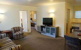 Cornwall Park Motor Inn